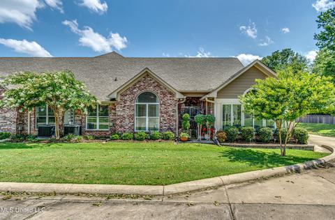 1340 Sweetwater Cv, Pearl, MS 39208