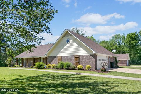 1867 Jayroe Dr, Byram, MS 39272 photo 2