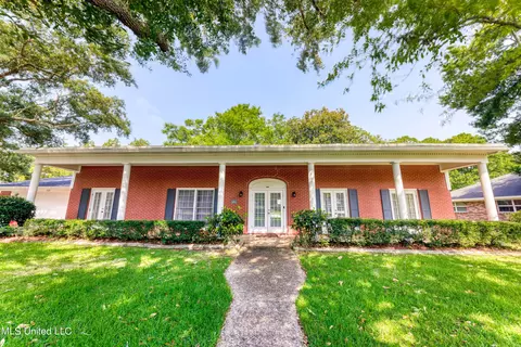 109 Saint Andrews Dr, Ocean Springs, MS 39564