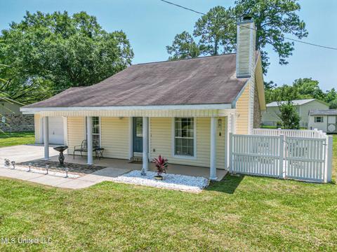 14107 Birchwood Dr, Biloxi, MS 39532