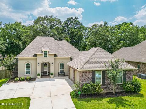 24798 Knollwood Dr, Pass Christian, MS 39571