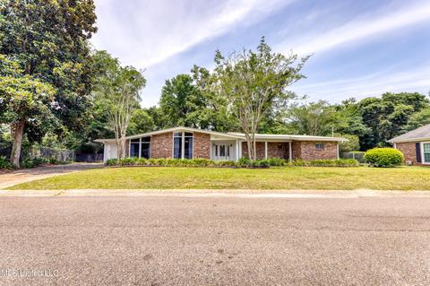 351 Southern Cir, Gulfport, MS 39507