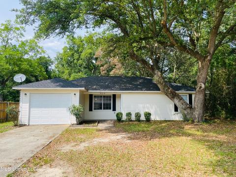 820 Orange St, Ocean Springs, MS 39564