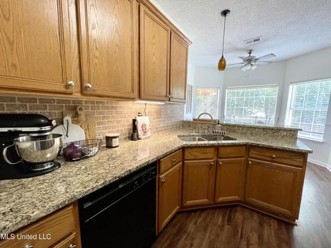 5902 Blocker St, Olive Branch, MS 38654 photo 6