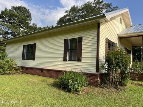 318 J Smith Rd, Mount Olive, MS 39119 photo 2