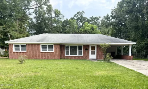 1756 State St, Biloxi, MS 39531