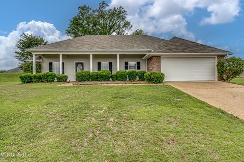 216 Austin Cir, Byram, MS 39272