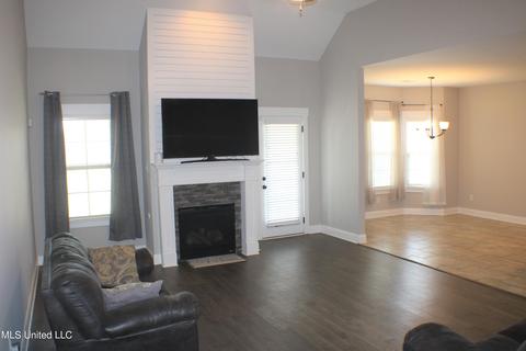 1067 Peggy Cv, Hernando, MS 38632 photo 4