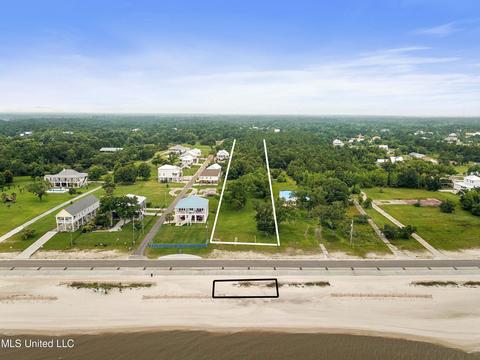 620 S Beach Blvd, Waveland, MS 39576