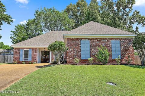 614 Walnut Grove Dr, Pearl, MS 39208