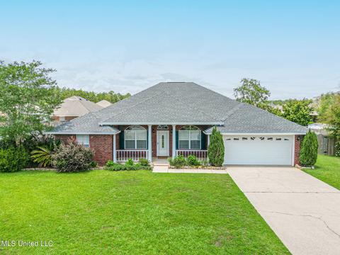 3086 Wayne Dr, D'iberville, MS 39540