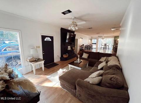 402 E Willow Dr, Braxton, MS 39044 photo 3