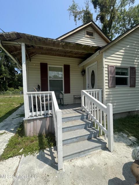 106 8th St, Long Beach, MS 39560 photo 2