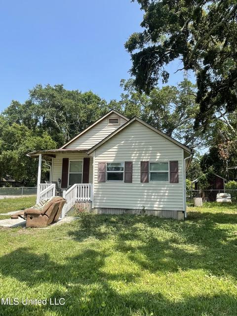 106 8th St, Long Beach, MS 39560