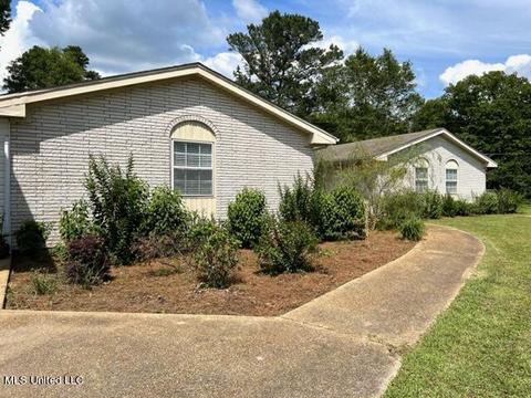 140 Colonial Cir, Magee, MS 39111 photo 3