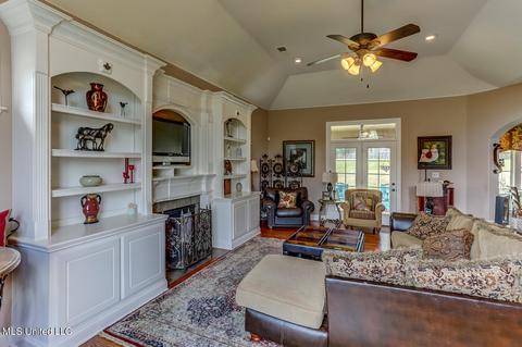 8610 Cameron St, Olive Branch, MS 38654 photo 9