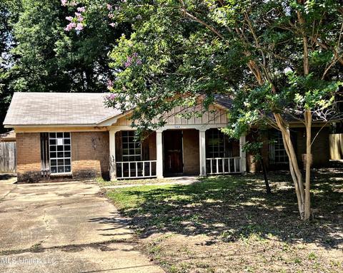 5680 Ashford Dr, Horn Lake, MS 38637