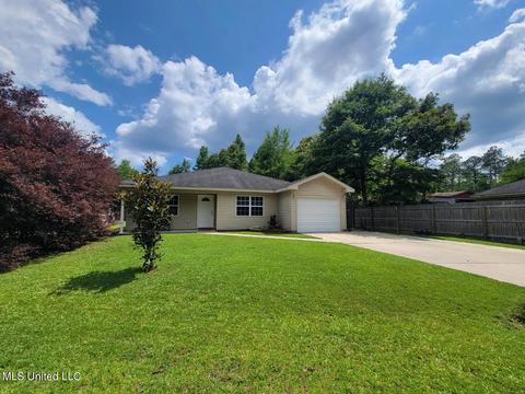 1082 Lamaloa Ct, Diamondhead, MS 39525