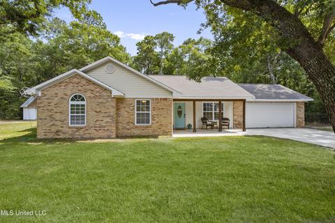 5417 Beach St, Ocean Springs, MS 39564