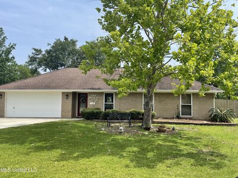 2253 N Country Club Ln, Biloxi, MS 39532