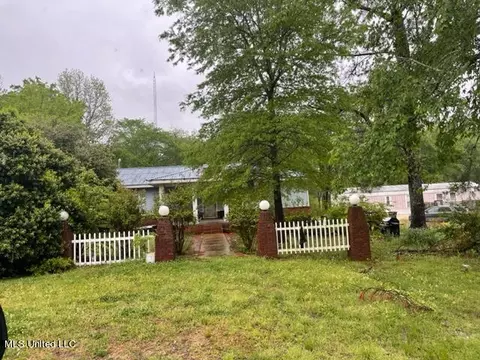 2145 Gravel Springs Rd, Senatobia, MS 38668