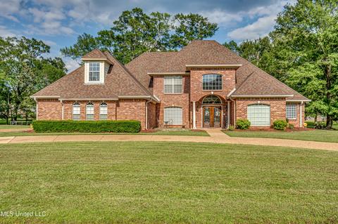 209 Jasmine Dr, Jackson, MS 39212