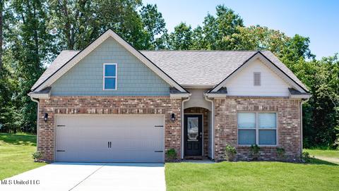 5298 Alpine Dr, Horn Lake, MS 38637