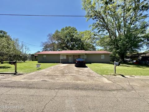 504 SE 9th Ave, Magee, MS 39111