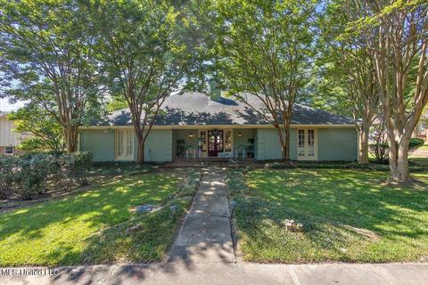 1711 Plantation Blvd, Jackson, MS 39211