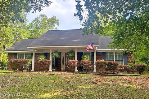 106 Timberidge Rd, Lucedale, MS 39452