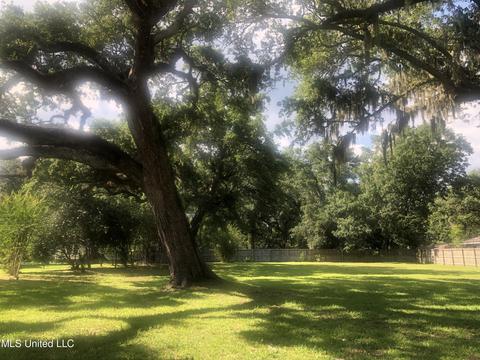 515 Lake Ave, Pascagoula, MS 39567