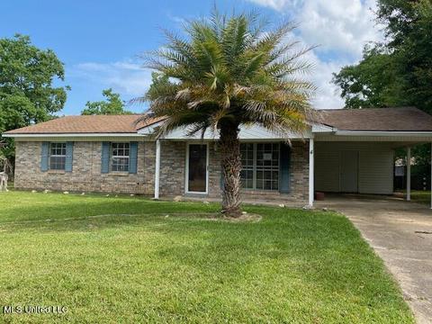 4 Oxford Dr, Gulfport, MS 39503