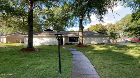 6202 Mossline Dr, Jackson, MS 39211