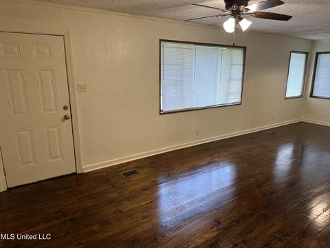 2763 Emerald Dr, Jackson, MS 39212 photo 4