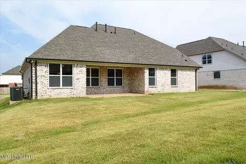 6745 Sunrise Loop W, Olive Branch, MS 38654 photo 2