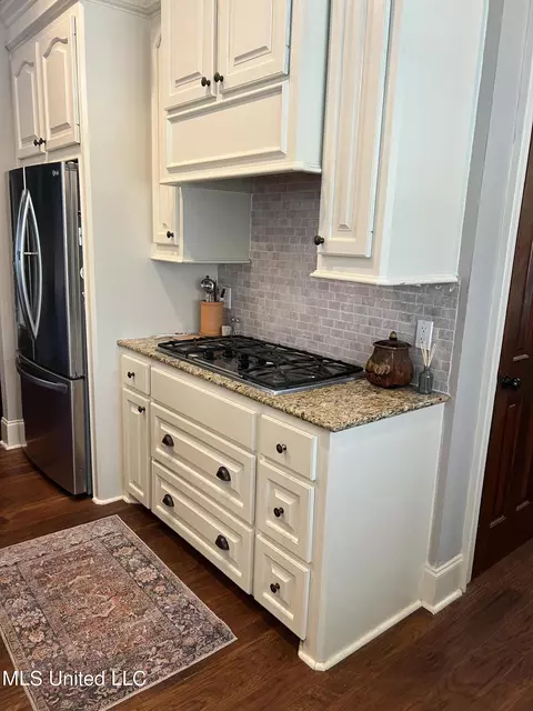 Kitchen - 118 Oakridge Trl, Flowood, MS 39232 photo 7 of 11
