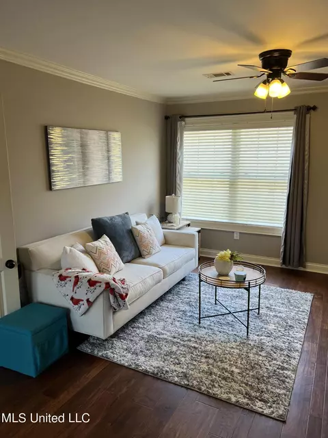 Living - 118 Oakridge Trl, Flowood, MS 39232 photo 4 of 5