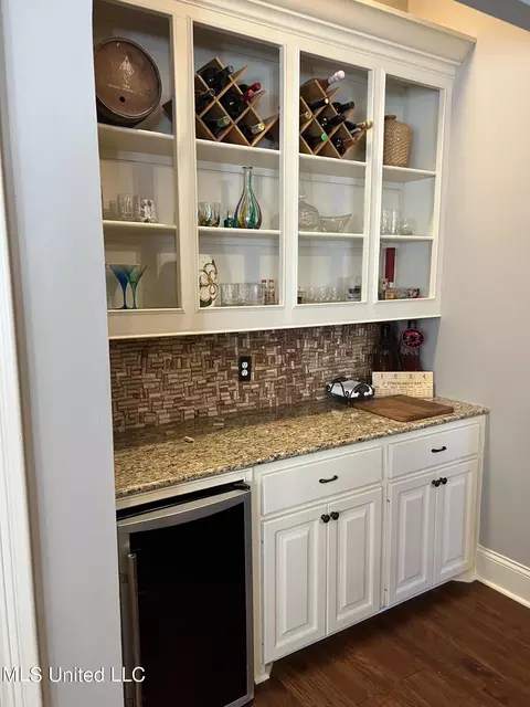 Kitchen - 118 Oakridge Trl, Flowood, MS 39232 photo 5 of 11