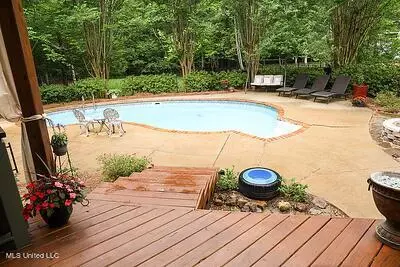 Exterior - 118 Oakridge Trl, Flowood, MS 39232 photo 6 of 15
