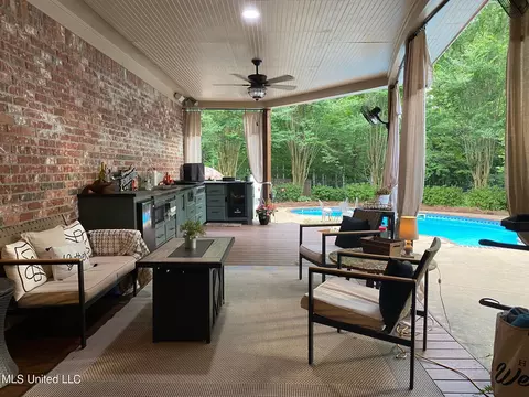 Exterior - 118 Oakridge Trl, Flowood, MS 39232 photo 14 of 15