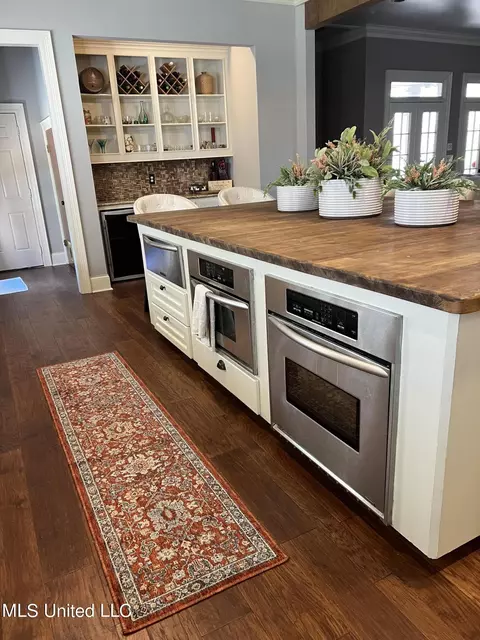 Kitchen - 118 Oakridge Trl, Flowood, MS 39232 photo 9 of 11