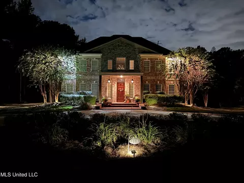 Exterior - 118 Oakridge Trl, Flowood, MS 39232 photo 2 of 15