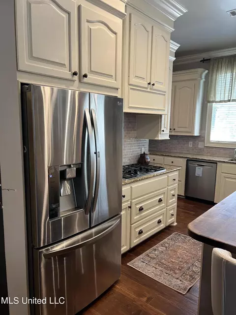 Kitchen - 118 Oakridge Trl, Flowood, MS 39232 photo 3 of 11