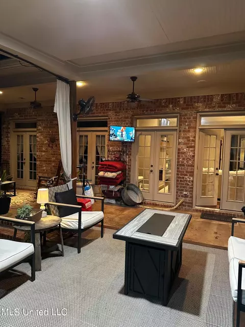 Living - 118 Oakridge Trl, Flowood, MS 39232 photo 5 of 5