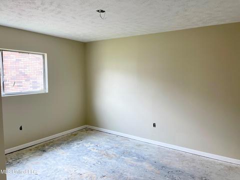 1021 Raymond Rd, Jackson, MS 39204 photo 4