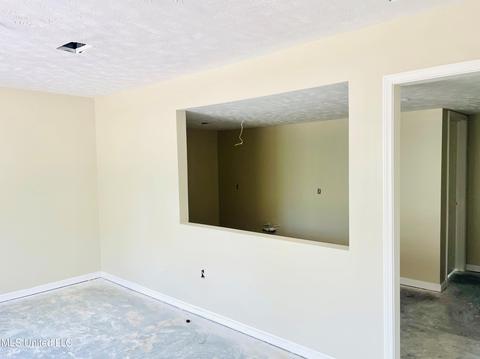 1021 Raymond Rd, Jackson, MS 39204 photo 2