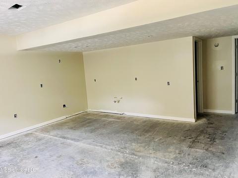 1021 Raymond Rd, Jackson, MS 39204