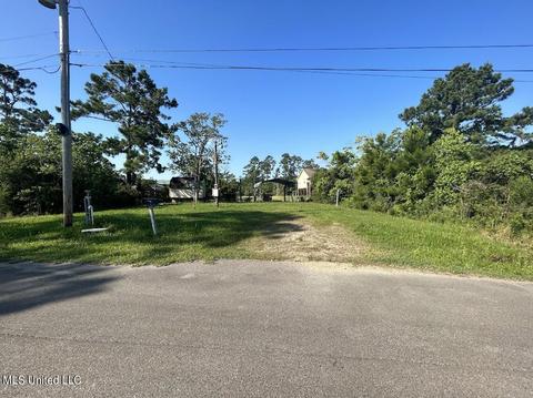 4021 Dolphin St, Bay Saint Louis, MS 39520