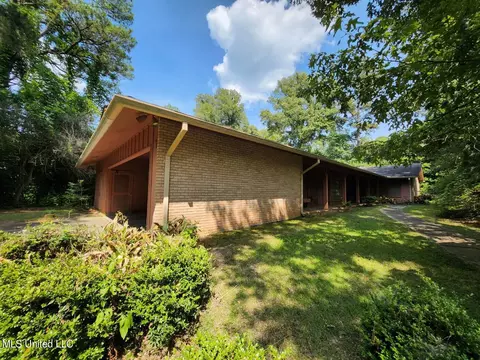 33 Woodland Dr, Yazoo City, MS 39194