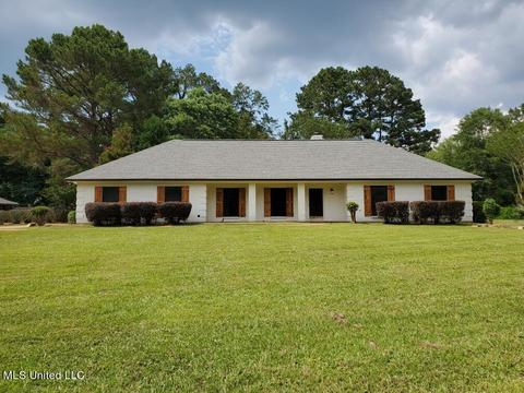 746 S Kathy Cir, Canton, MS 39046